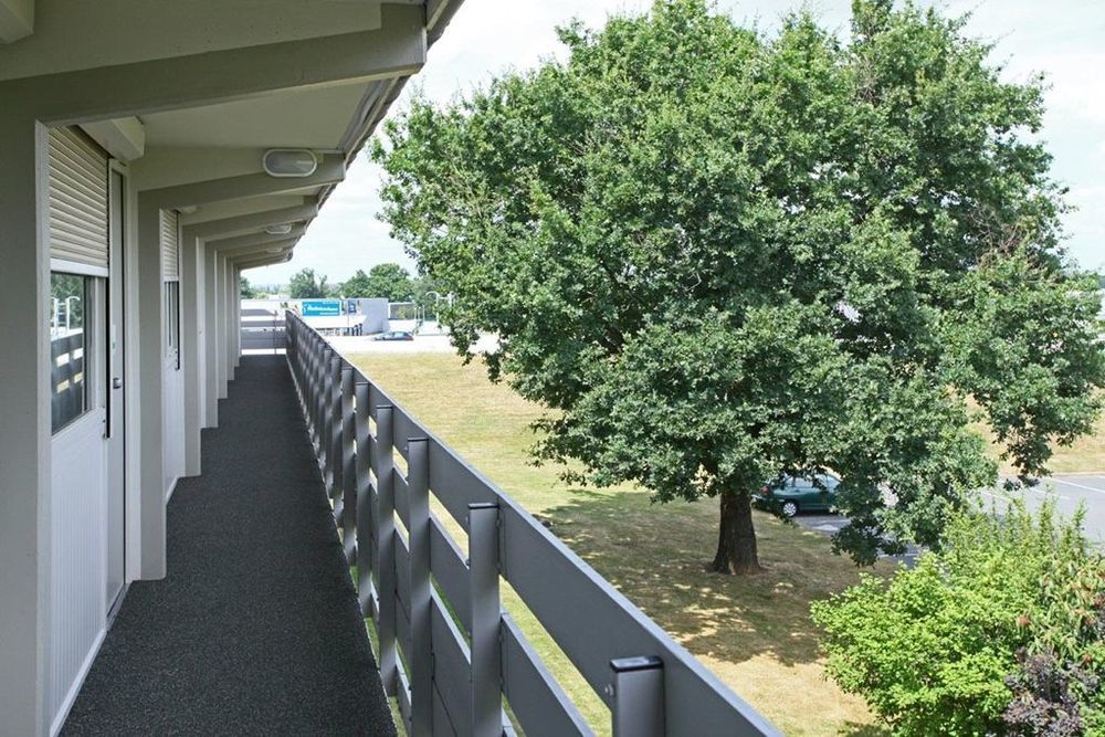 Campanile Montelimar Nord - A7 Sortie 17 Les Tourrettes Exterior foto